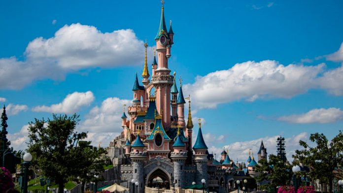 castillo Disney vidrio reciclado